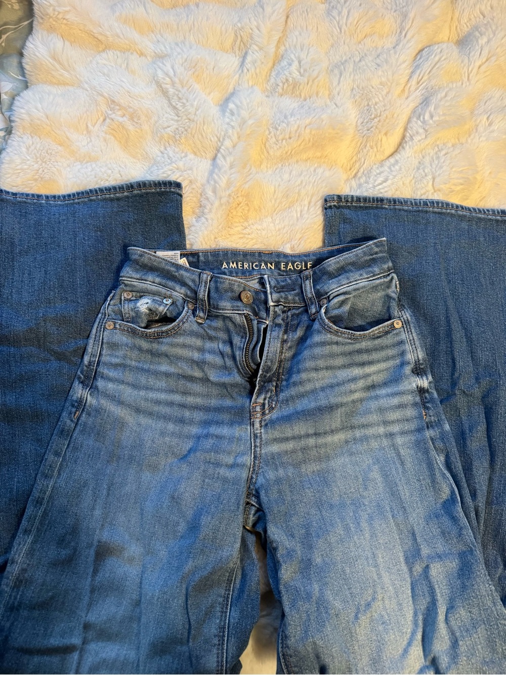 American Eagle Super High-Rise Baggy Wide Leg Distressed Jeans - Picture 2 of 5